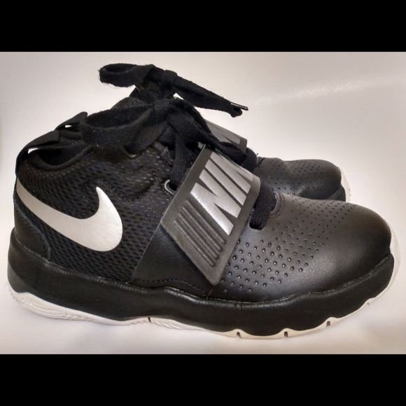 Nike Other - Nike Team Hustle D8 Little Boy Shoes (1)